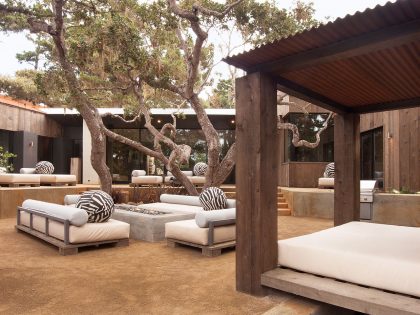 A Stunning Mid-Century Home with Beautiful and Contemporary Indoor-Outdoor in Pebble Beach by Conrad Design Group (9)