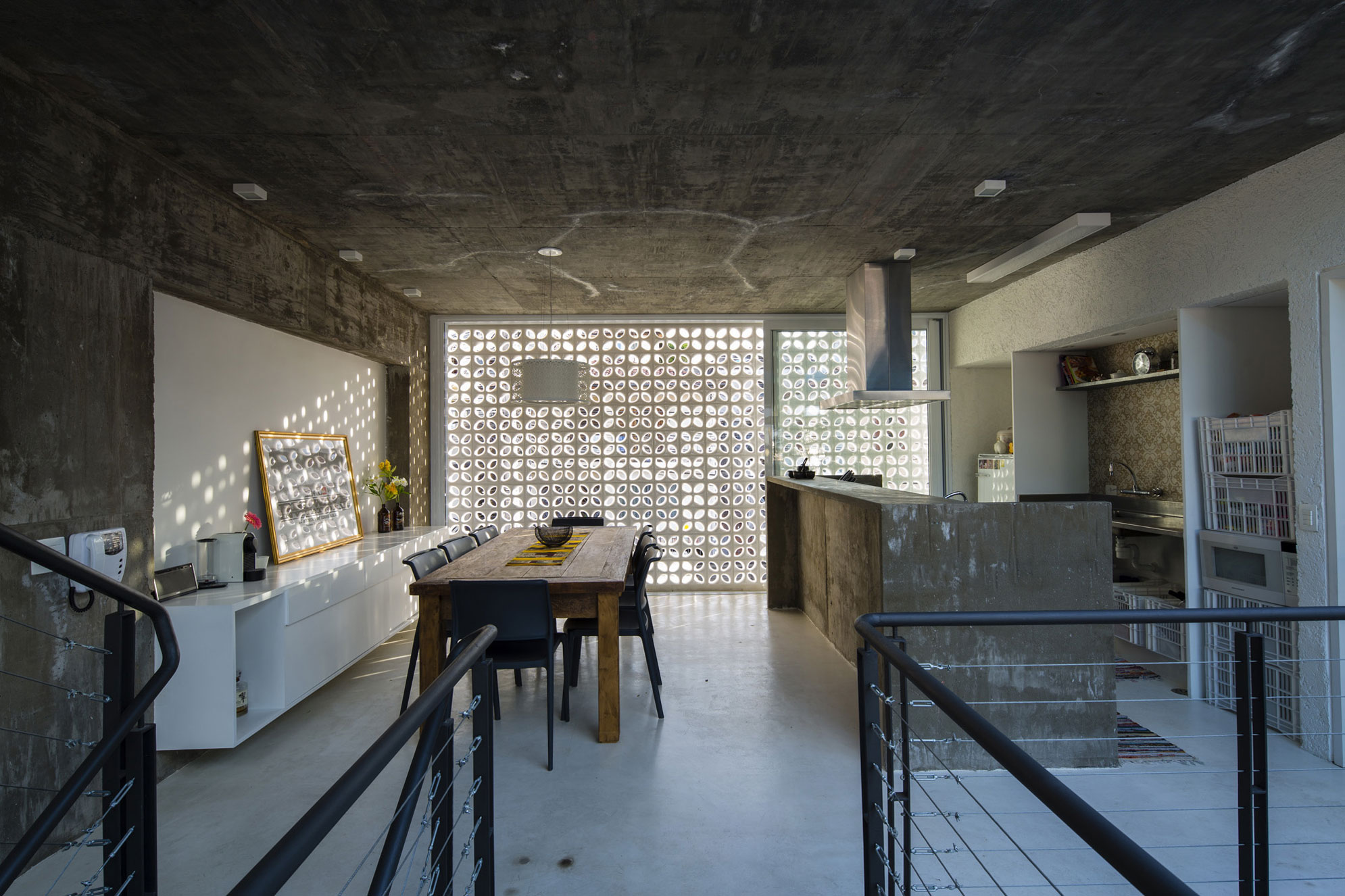 A Stunning Modern Home with Exposed Concrete and Industrial Style in São Paulo by Bonina Arquitetura (10)
