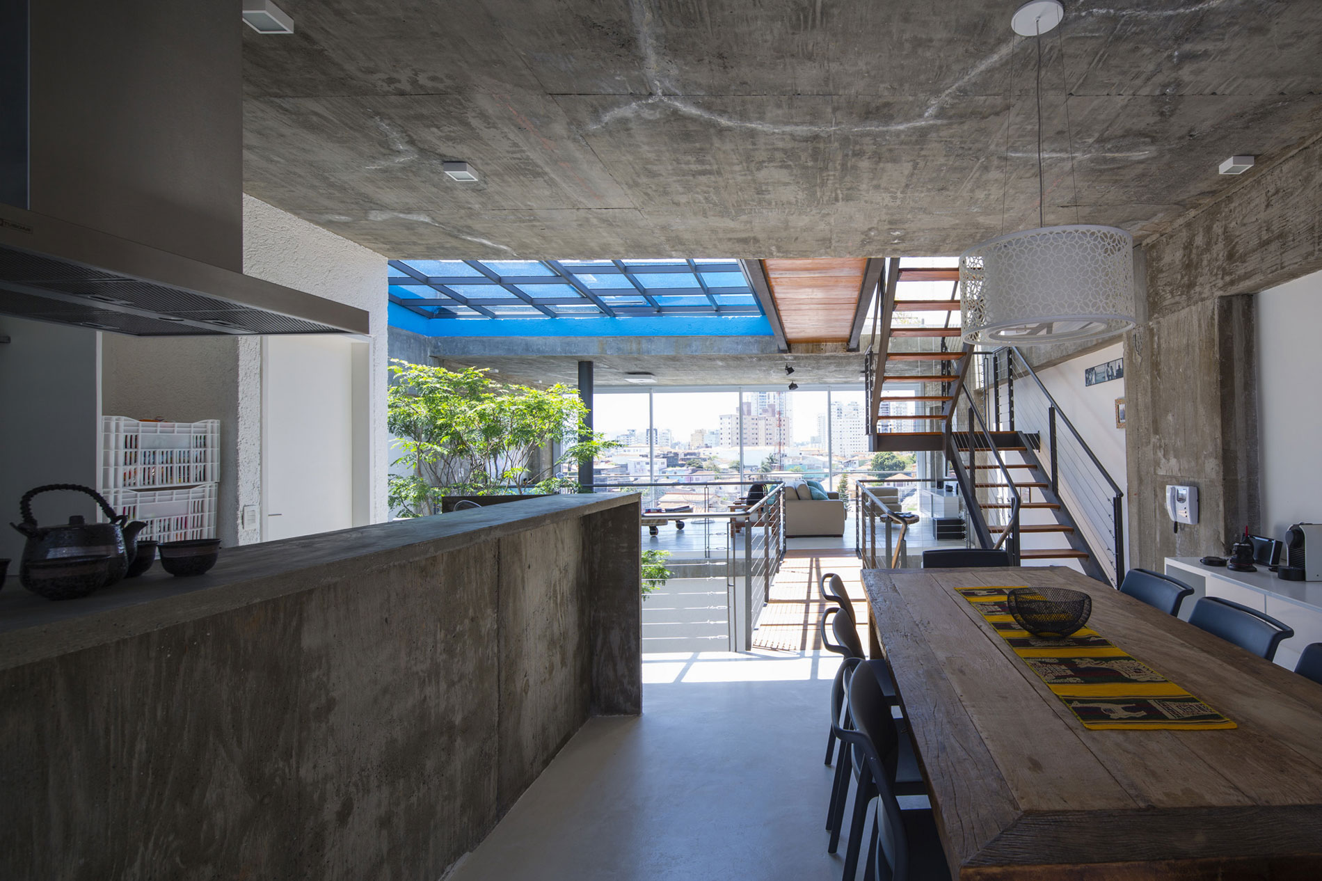 A Stunning Modern Home with Exposed Concrete and Industrial Style in São Paulo by Bonina Arquitetura (12)