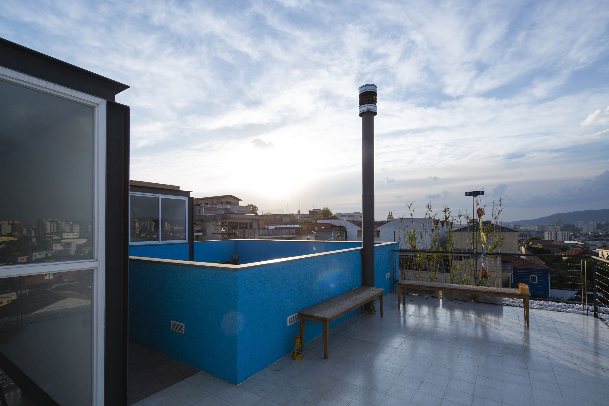 A Stunning Modern Home with Exposed Concrete and Industrial Style in São Paulo by Bonina Arquitetura (14)