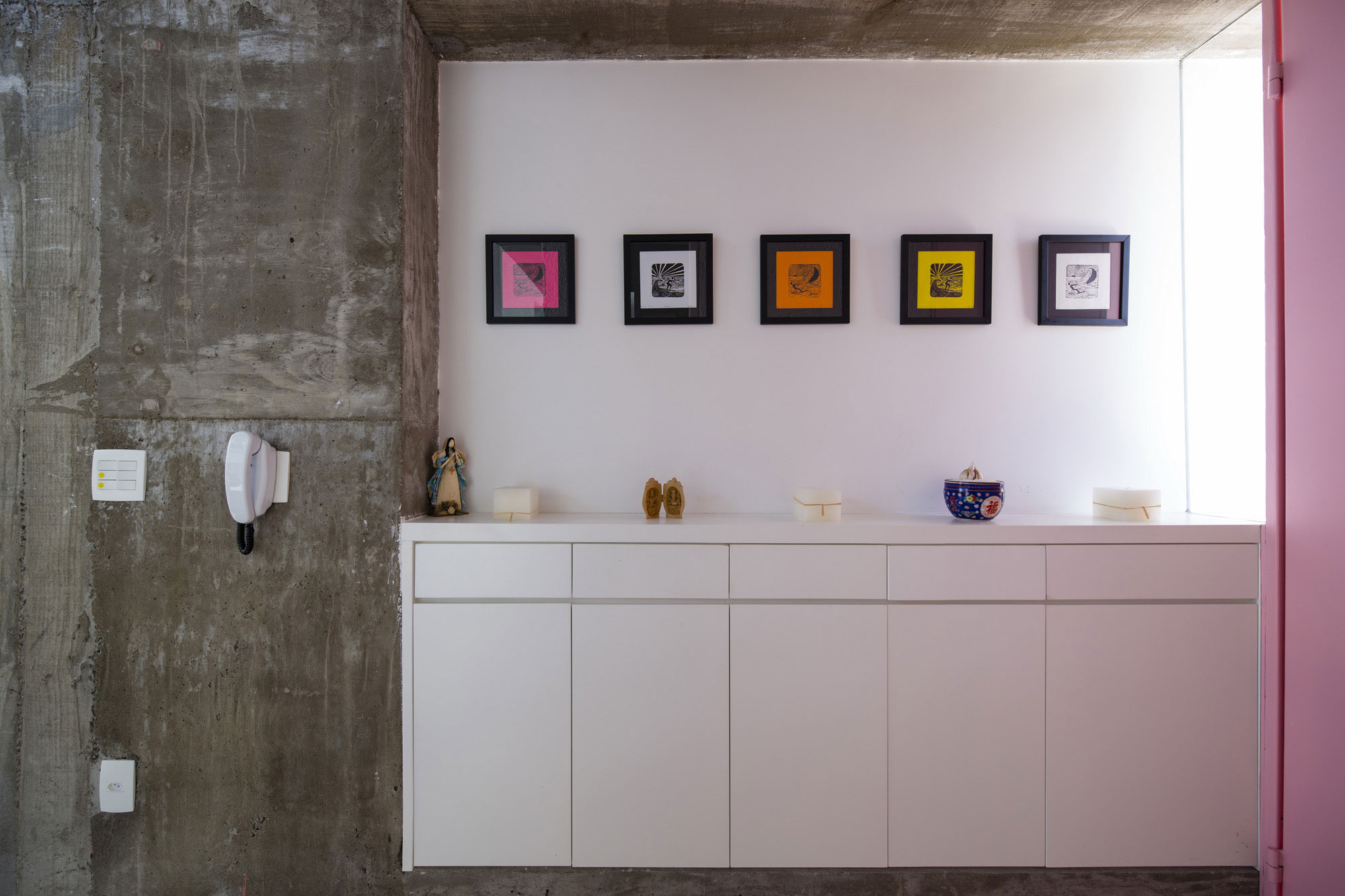 A Stunning Modern Home with Exposed Concrete and Industrial Style in São Paulo by Bonina Arquitetura (16)