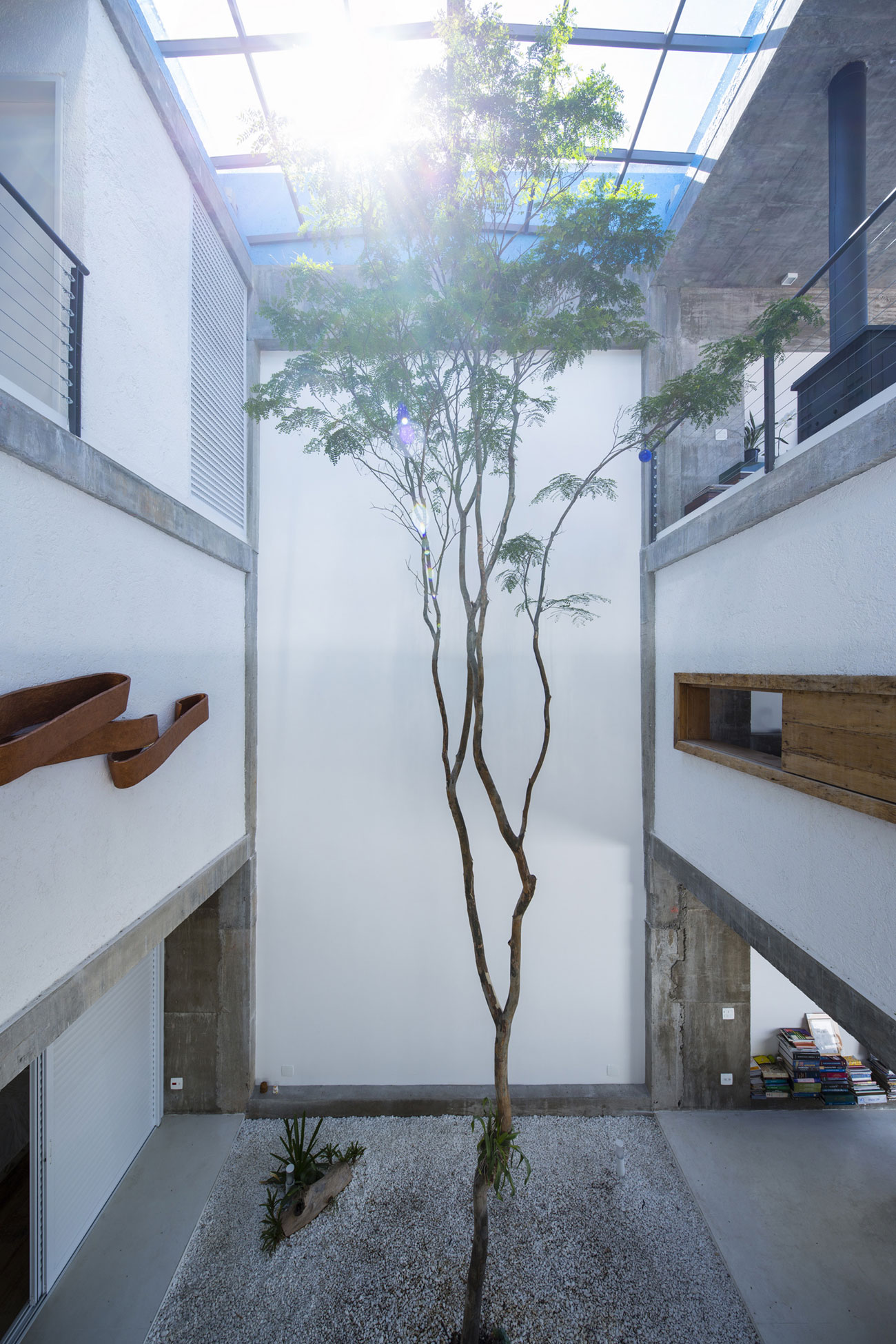 A Stunning Modern Home with Exposed Concrete and Industrial Style in São Paulo by Bonina Arquitetura (3)