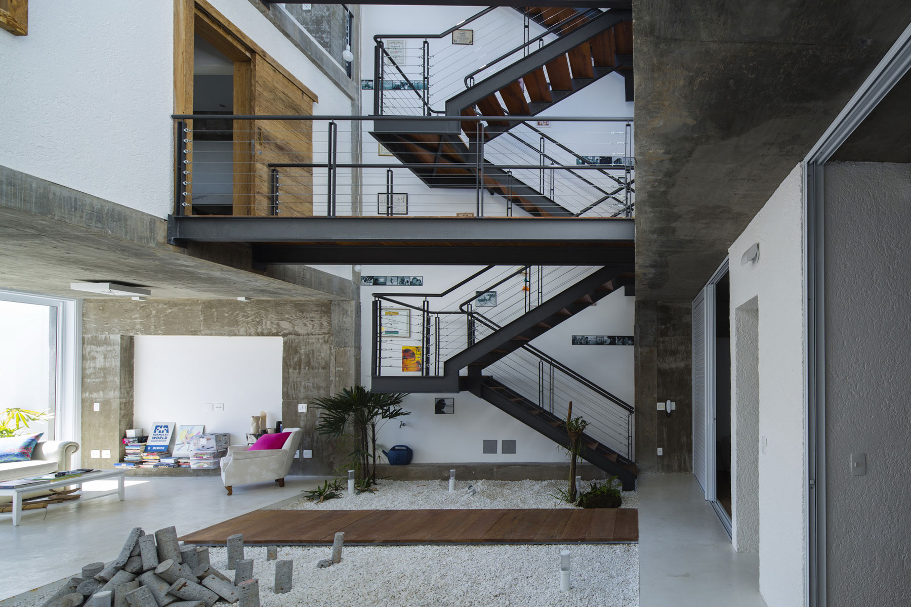 A Stunning Modern Home with Exposed Concrete and Industrial Style in São Paulo by Bonina Arquitetura (4)