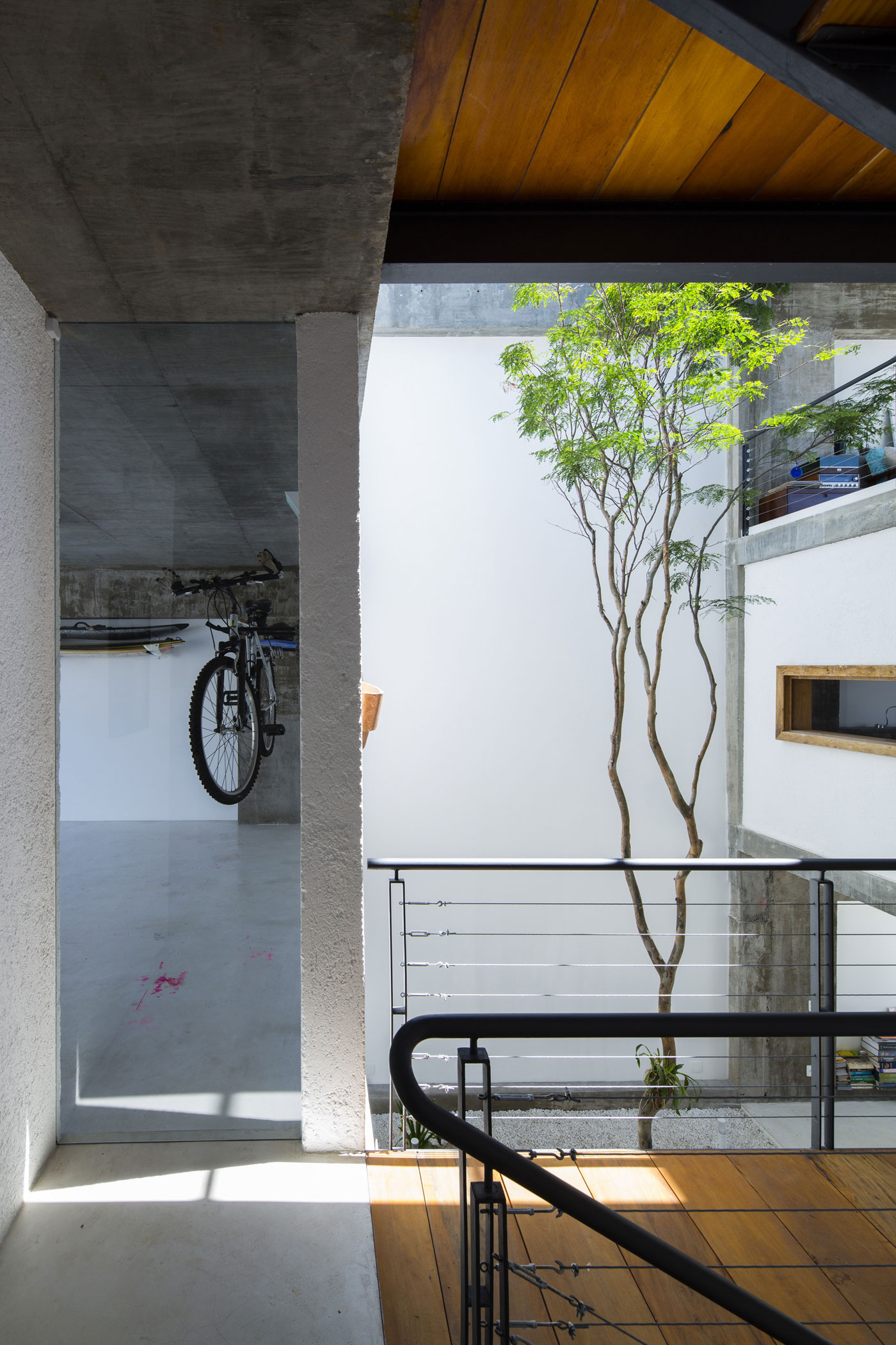 A Stunning Modern Home with Exposed Concrete and Industrial Style in São Paulo by Bonina Arquitetura (6)