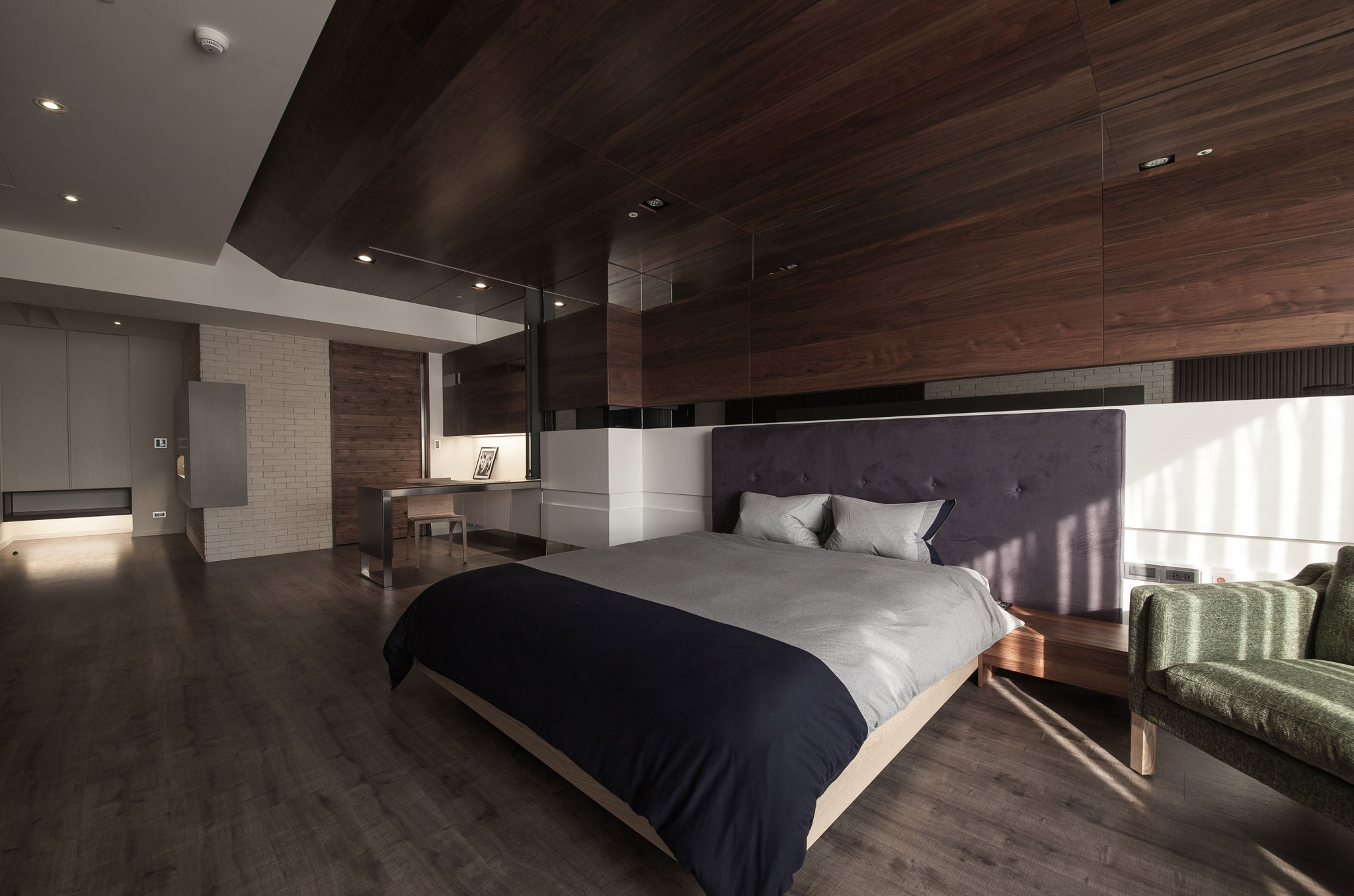A Stunning Modern Minimalist Loft with Comfortable Interiors in Gushan District by Oliver Interior Design (16)
