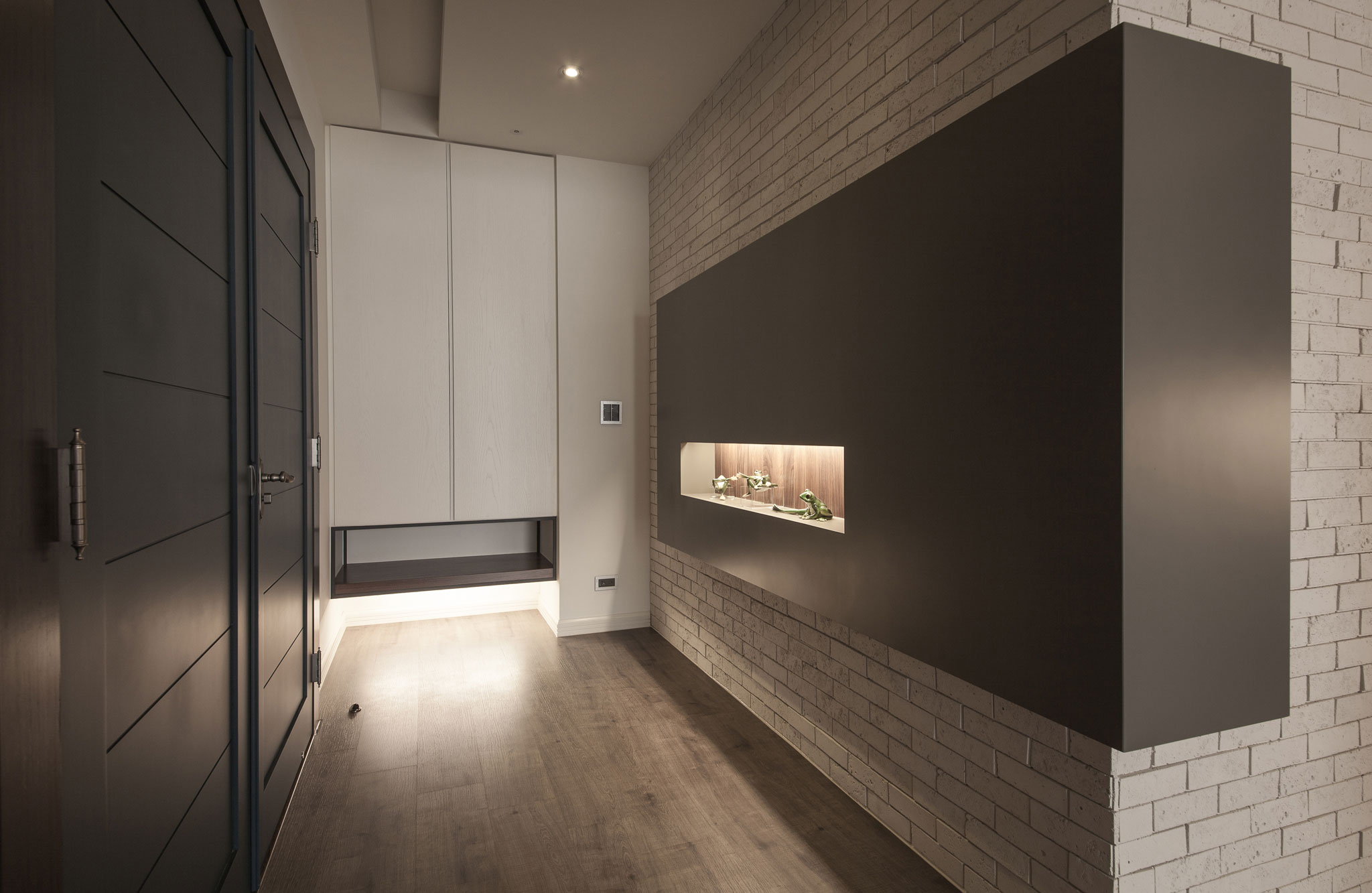 A Stunning Modern Minimalist Loft with Comfortable Interiors in Gushan District by Oliver Interior Design (19)