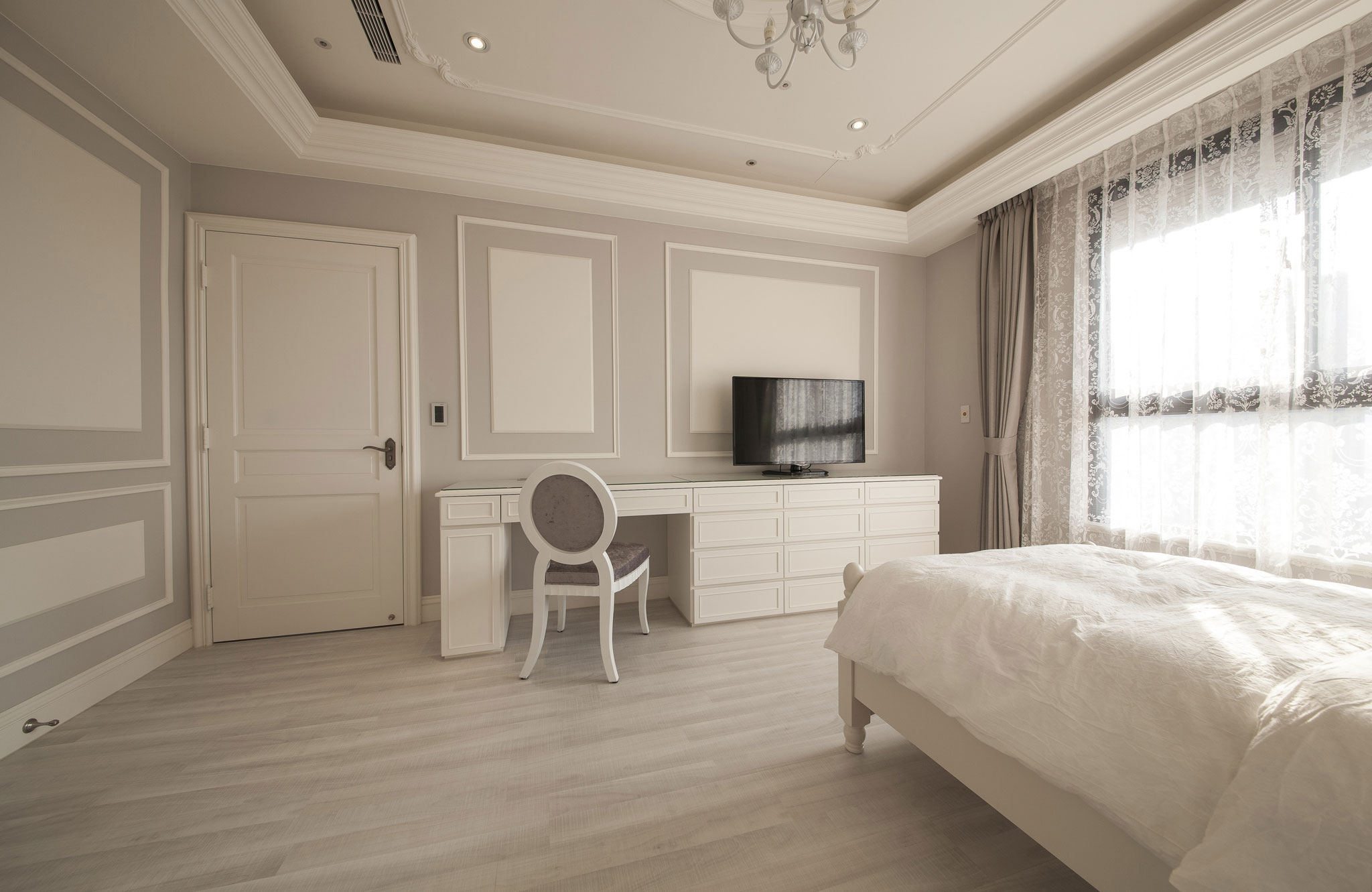 A Stunning Modern Minimalist Loft with Comfortable Interiors in Gushan District by Oliver Interior Design (21)