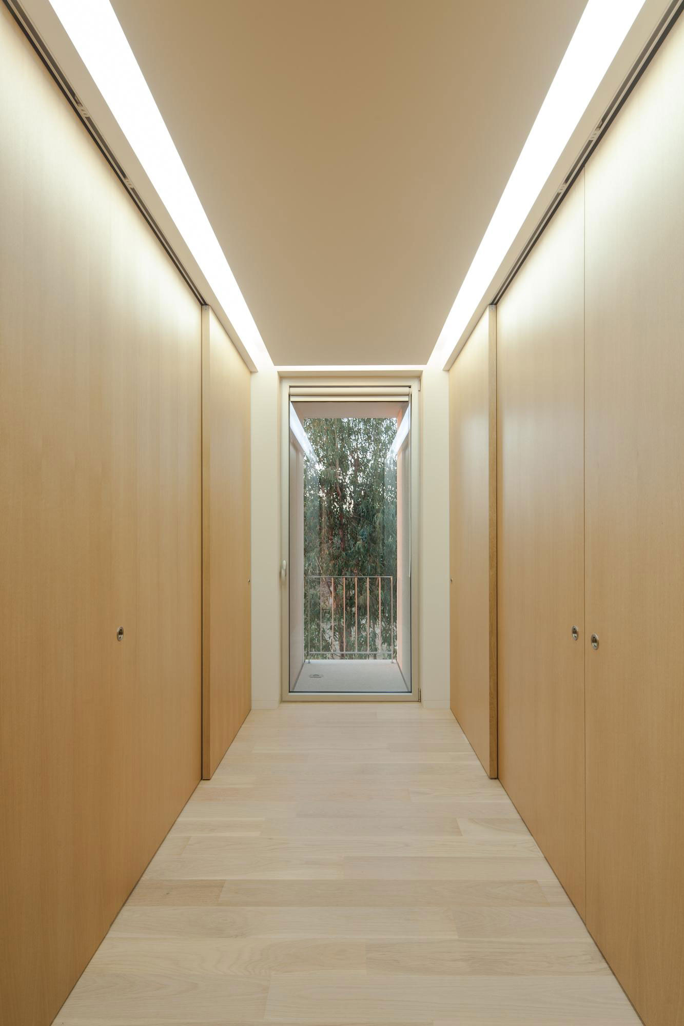 A Stunning Modern Rectangular House with a Splendid Architecture in ...