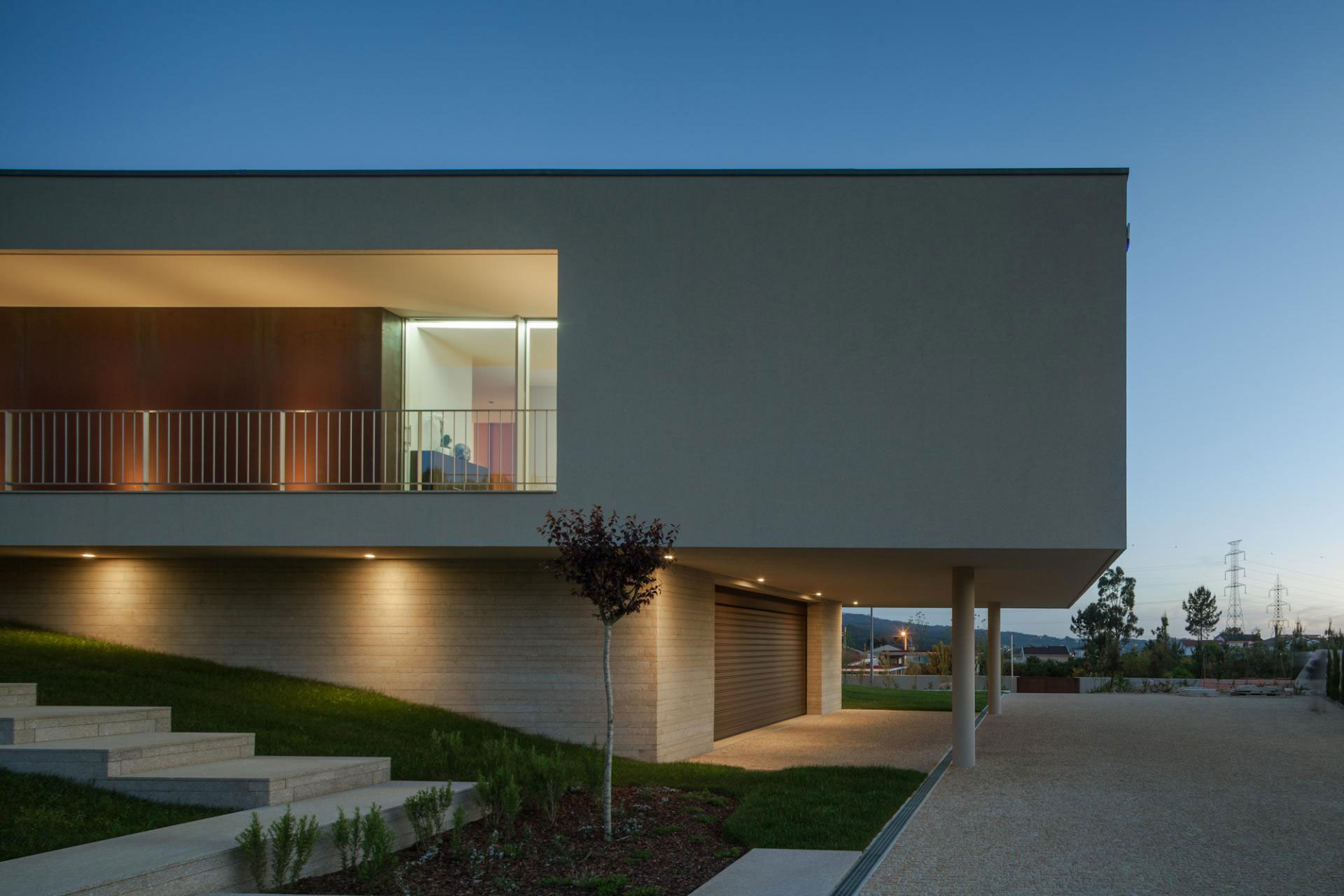 A Stunning Modern Rectangular House with a Splendid Architecture in Oporto, Portugal by Graciana Oliveira (21)