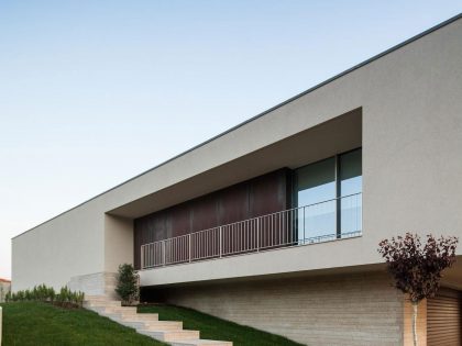 A Stunning Modern Rectangular House with a Splendid Architecture in Oporto, Portugal by Graciana Oliveira (4)