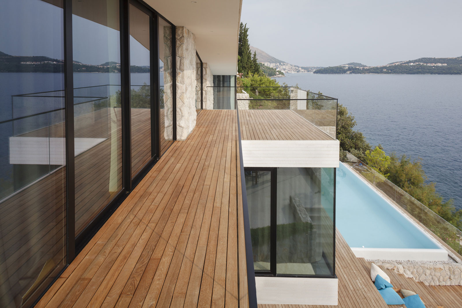A Stunning Modern Waterfront House with Floor to Ceiling Windows in Lozica, Croatia by 3LHD (2)
