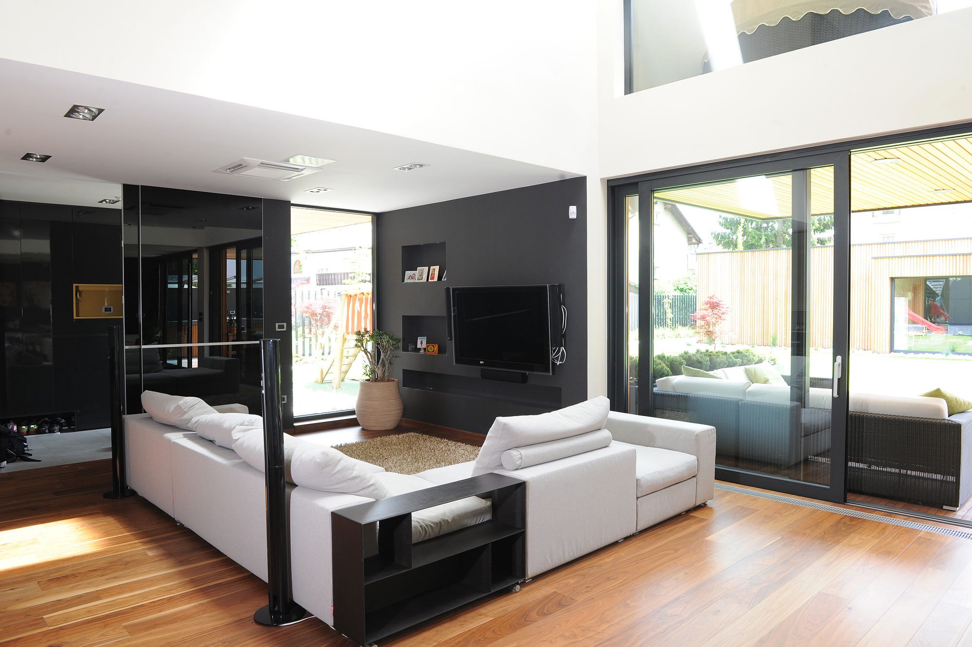 A Stunning Rectangular-Shaped House with Splendid and Neutral Interiors in Ljubljana, Slovenia by Primož Novak & Demšar arhitekti d.o.o (23)