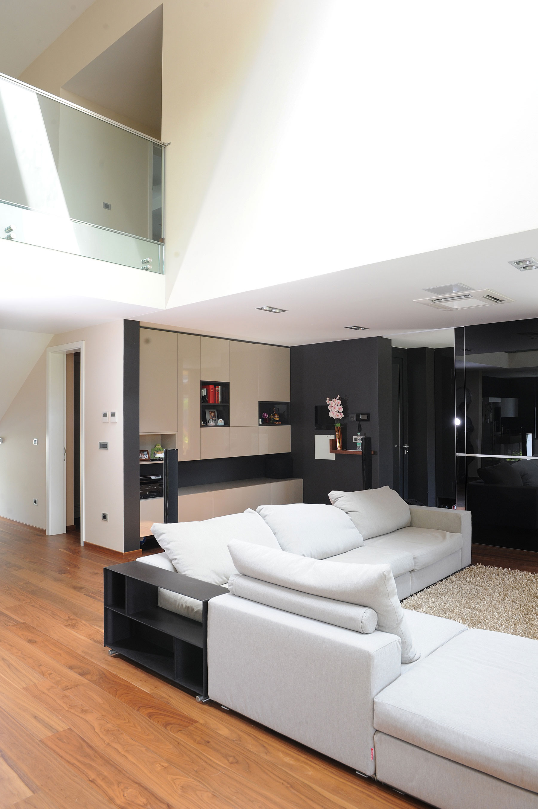 A Stunning Rectangular-Shaped House with Splendid and Neutral Interiors in Ljubljana, Slovenia by Primož Novak & Demšar arhitekti d.o.o (26)