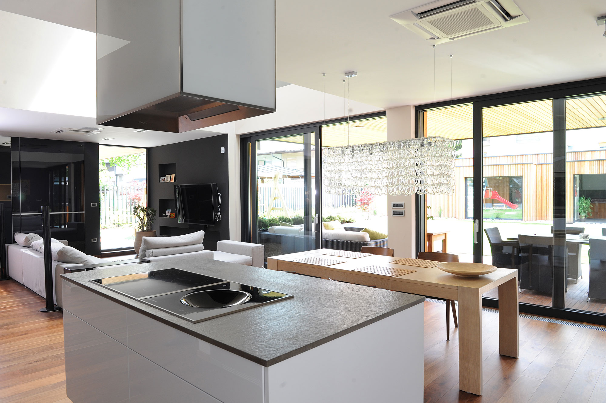 A Stunning Rectangular-Shaped House with Splendid and Neutral Interiors in Ljubljana, Slovenia by Primož Novak & Demšar arhitekti d.o.o (33)