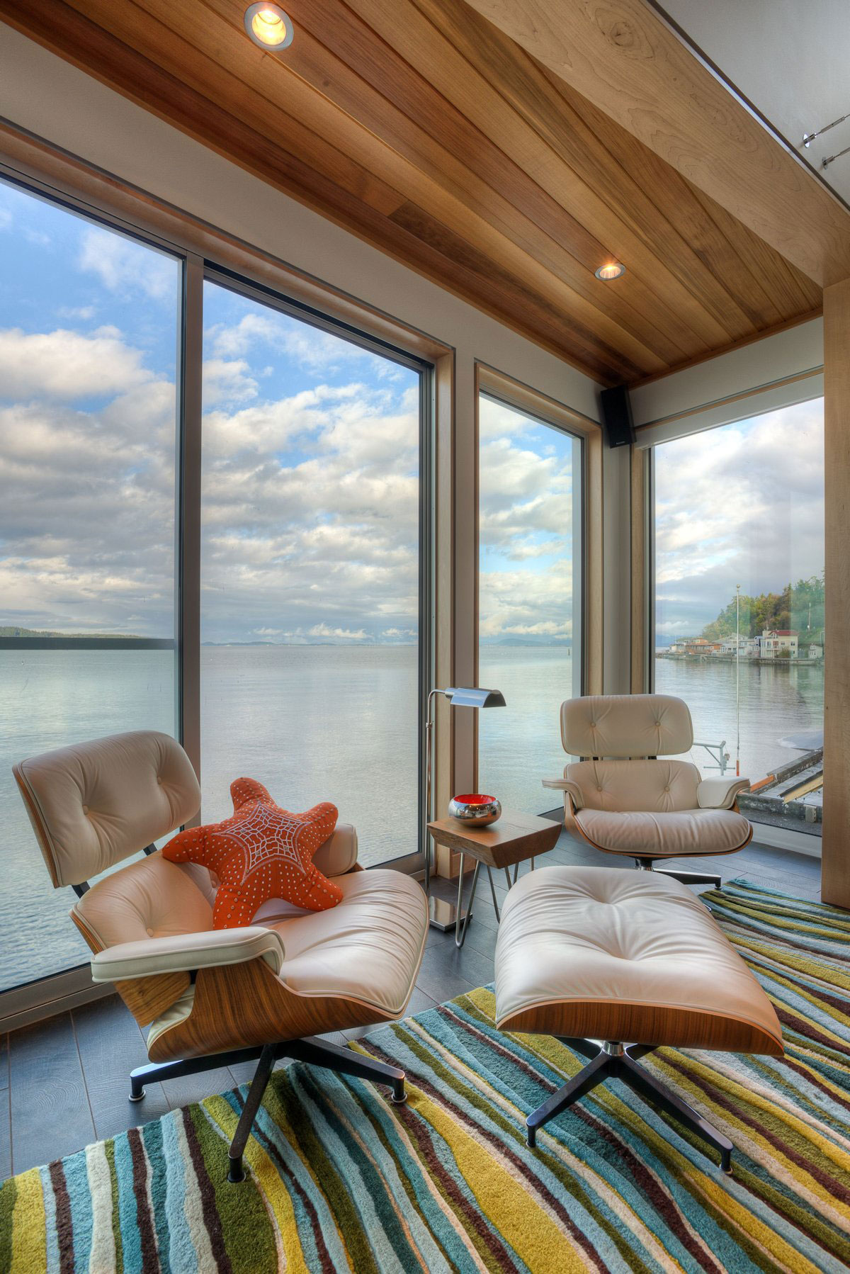 A Stunning Waterfront House Designed to Withstand a Tsunami in Camano Island by Designs Northwest Architects (19)