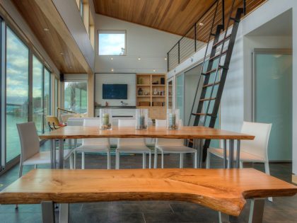 A Stunning Waterfront House Designed to Withstand a Tsunami in Camano Island by Designs Northwest Architects (22)
