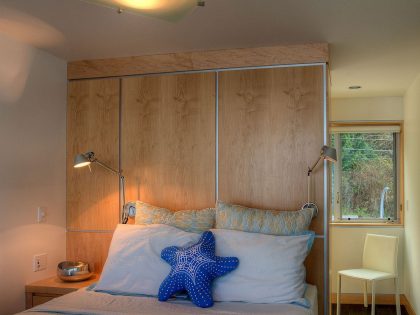 A Stunning Waterfront House Designed to Withstand a Tsunami in Camano Island by Designs Northwest Architects (32)