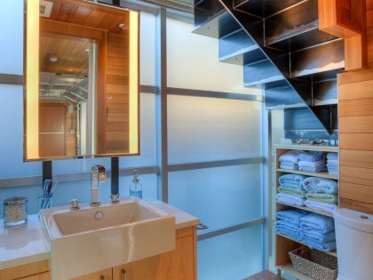 A Stunning Waterfront House Designed to Withstand a Tsunami in Camano Island by Designs Northwest Architects (35)