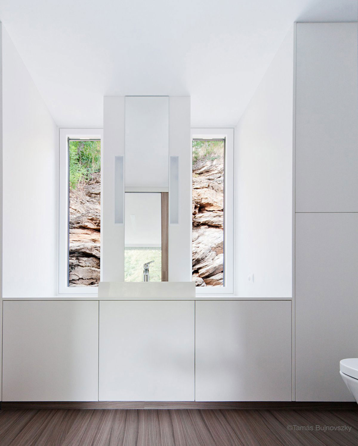 A Stunning Wood and Stone House with Luminous and Elegant Interior in Koszeg, Hungary by Béres Architects (18)