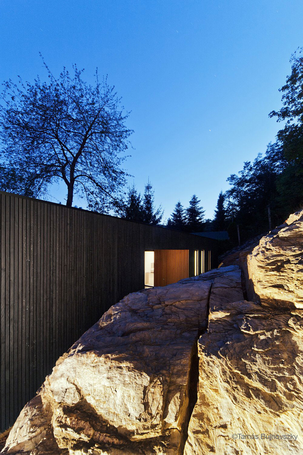A Stunning Wood and Stone House with Luminous and Elegant Interior in Koszeg, Hungary by Béres Architects (19)