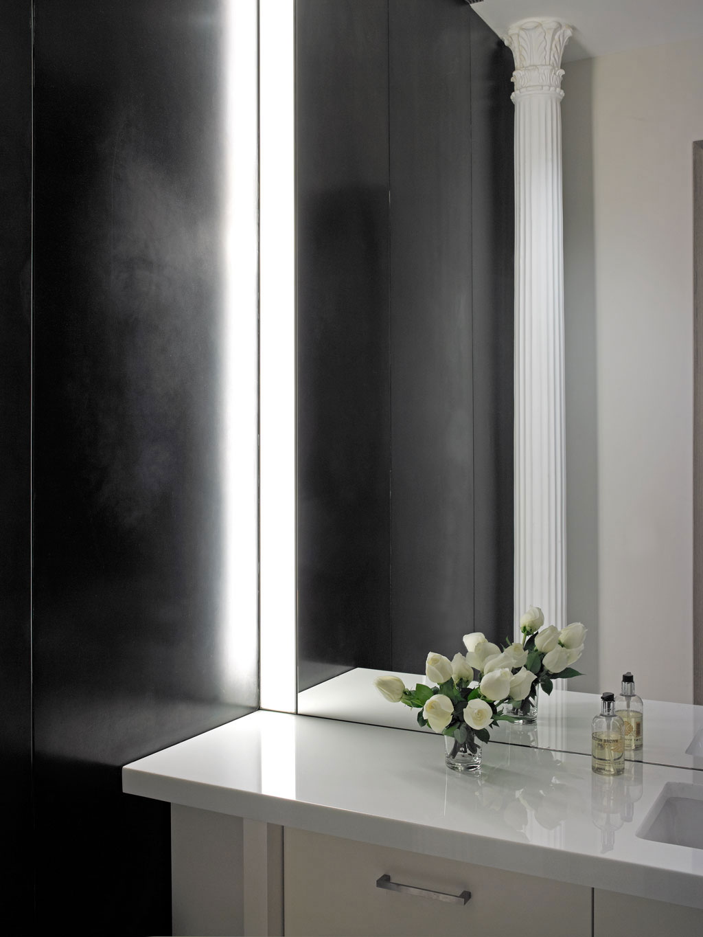 A Stunning and Beautiful Apartment with Chic and Stylish Interiors in New York City by Axis Mundi Design (10)