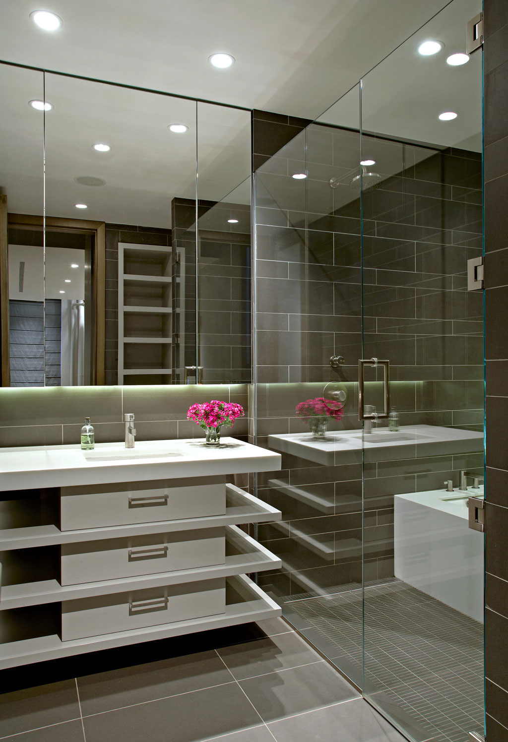 A Stunning and Beautiful Apartment with Chic and Stylish Interiors in New York City by Axis Mundi Design (9)