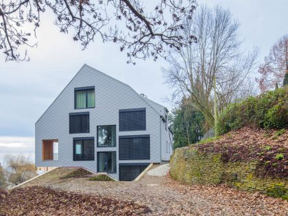 A Stunning and Spacious Contemporary Home Overlooking the Alpine Foothills in Linz
