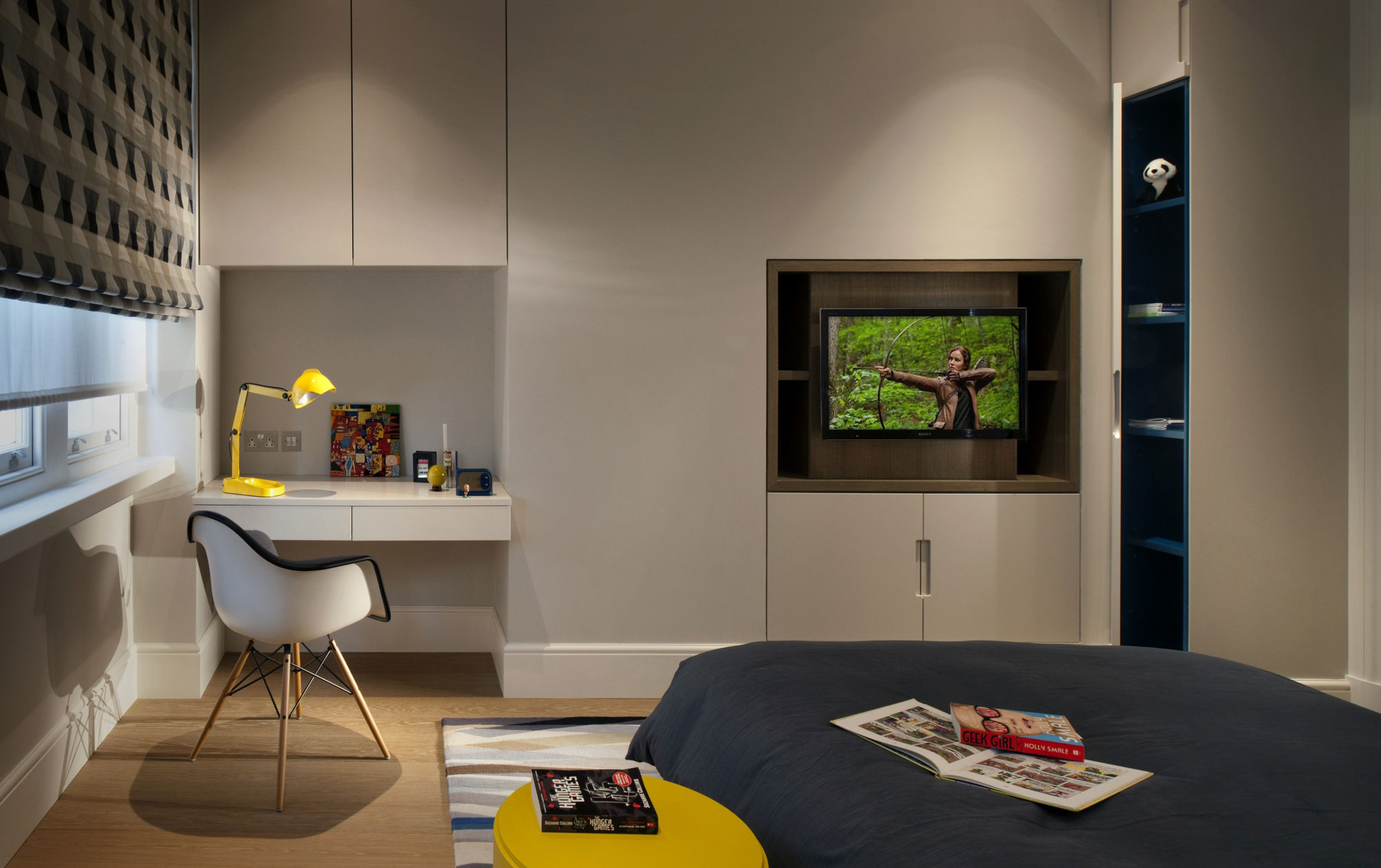 A Stylish Apartment with Trendy and Bright Interiors in London, England by TG-Studio (10)