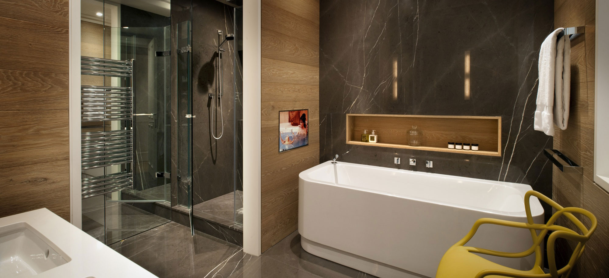 A Stylish Apartment with Trendy and Bright Interiors in London, England by TG-Studio (14)