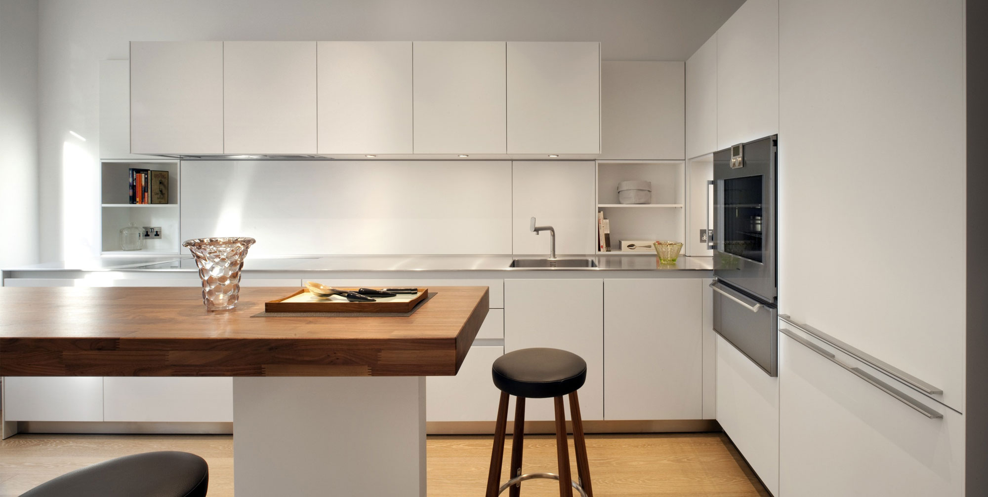 A Stylish Apartment with Trendy and Bright Interiors in London, England by TG-Studio (4)