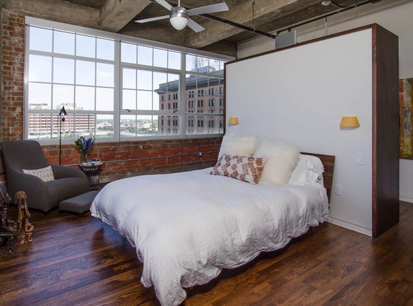 A Stylish Contemporary Loft with Exposed Brick and Concrete Ceilings in Houston, Texas by CONTENT Architecture (10)