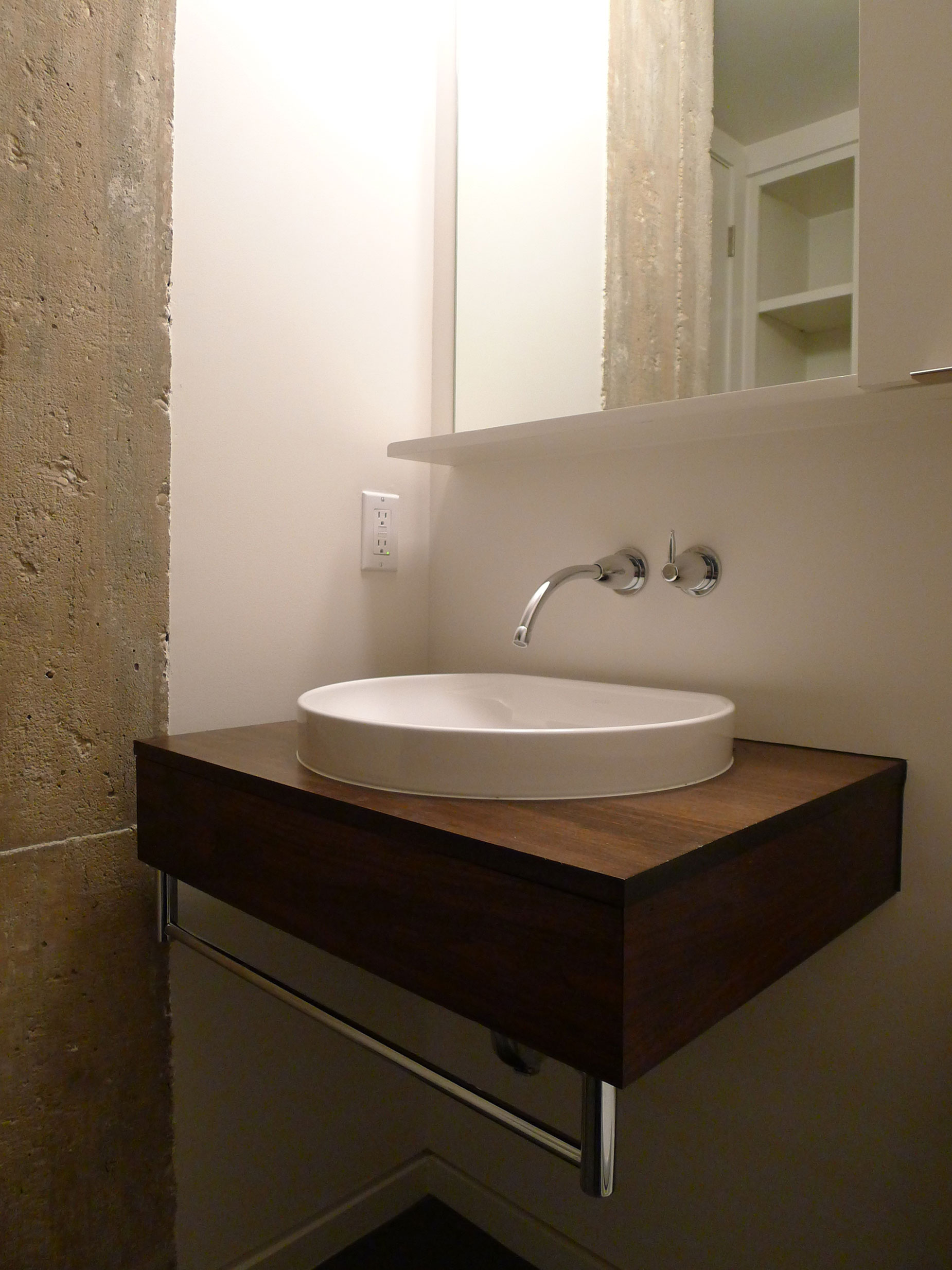 A Stylish Contemporary Loft with Exposed Brick and Concrete Ceilings in Houston, Texas by CONTENT Architecture (12)