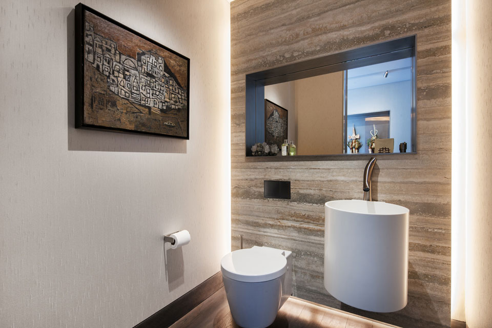 A Stylish Luxury Penthouse Apartment with Lots of Unique Art Character in Manhattan by Turett Collaborative Architecture (13)