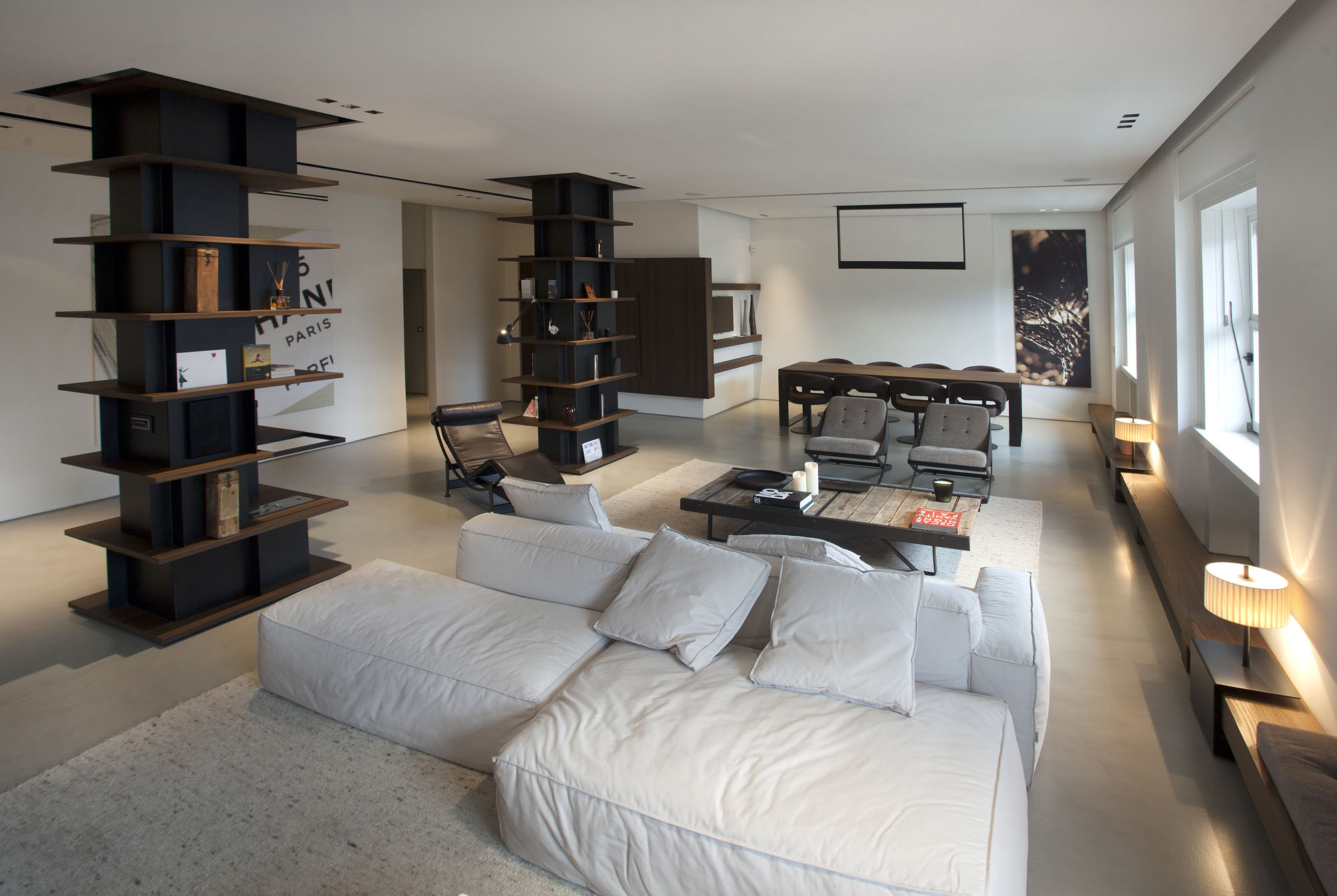 A Stylish Minimalist House with Cozy and Vintage Interiors in Turin, Italy by Fabio Fantolino (10)