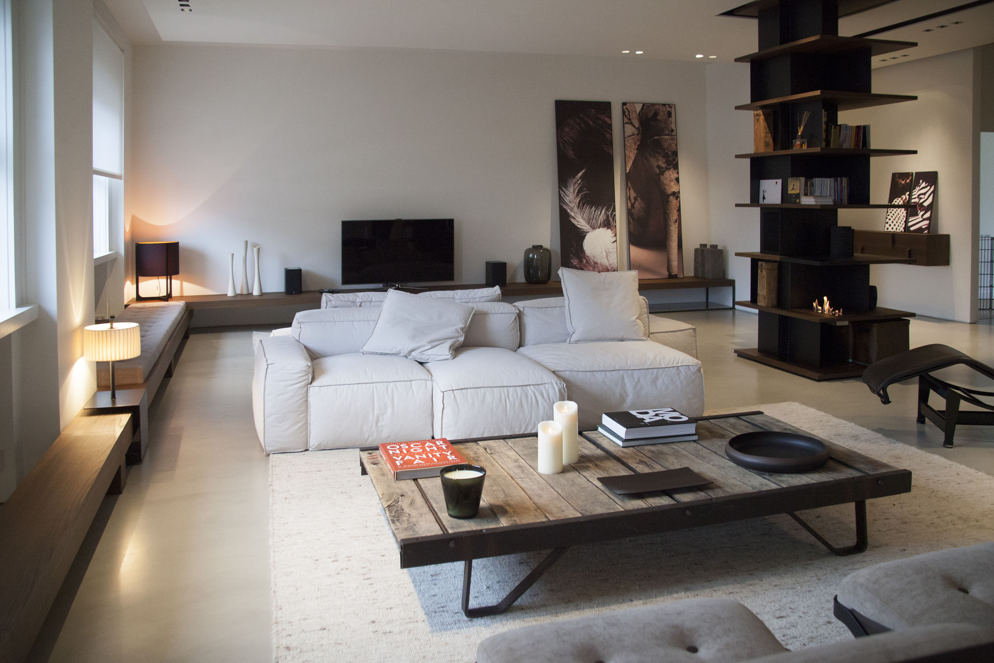 A Stylish Minimalist House with Cozy and Vintage Interiors in Turin, Italy by Fabio Fantolino (12)