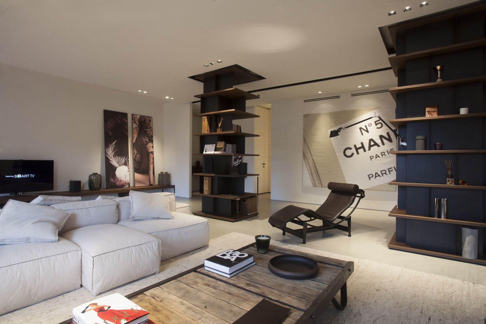 A Stylish Minimalist House with Cozy and Vintage Interiors in Turin, Italy by Fabio Fantolino (13)