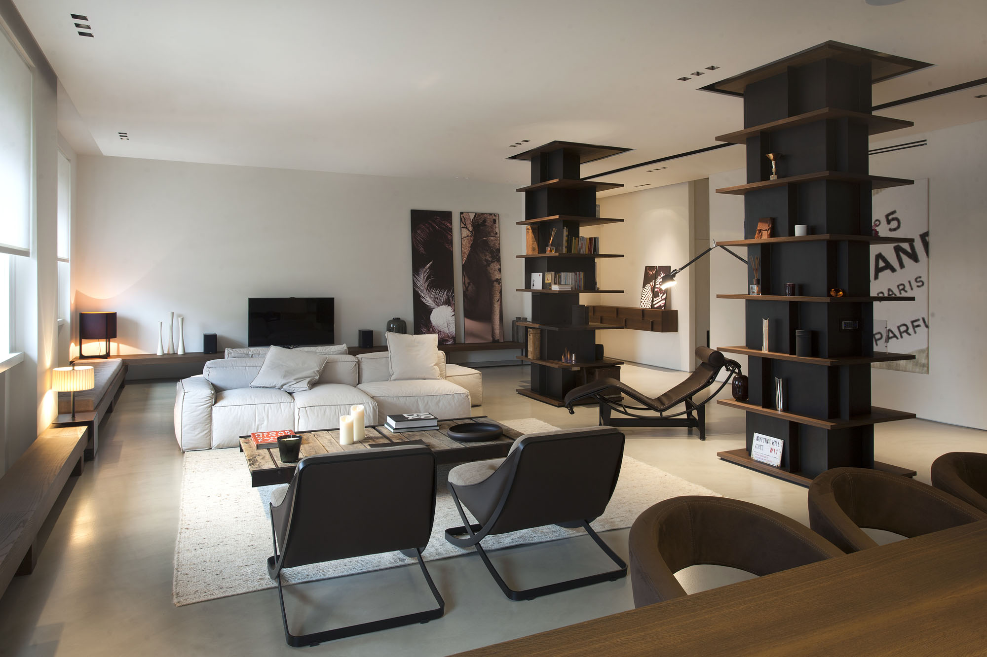 A Stylish Minimalist House with Cozy and Vintage Interiors in Turin, Italy by Fabio Fantolino (15)