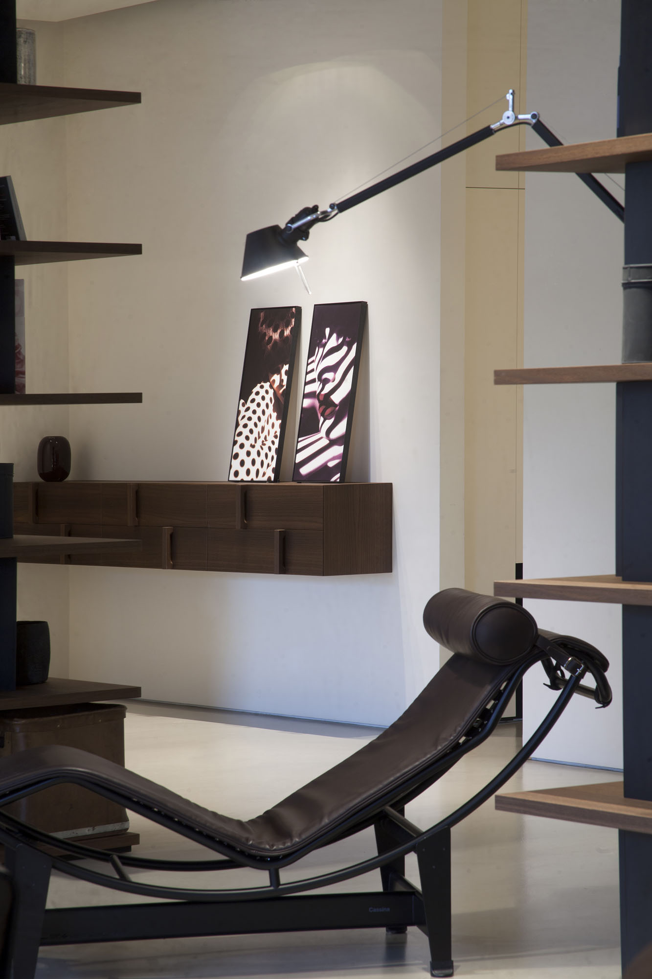 A Stylish Minimalist House with Cozy and Vintage Interiors in Turin, Italy by Fabio Fantolino (17)