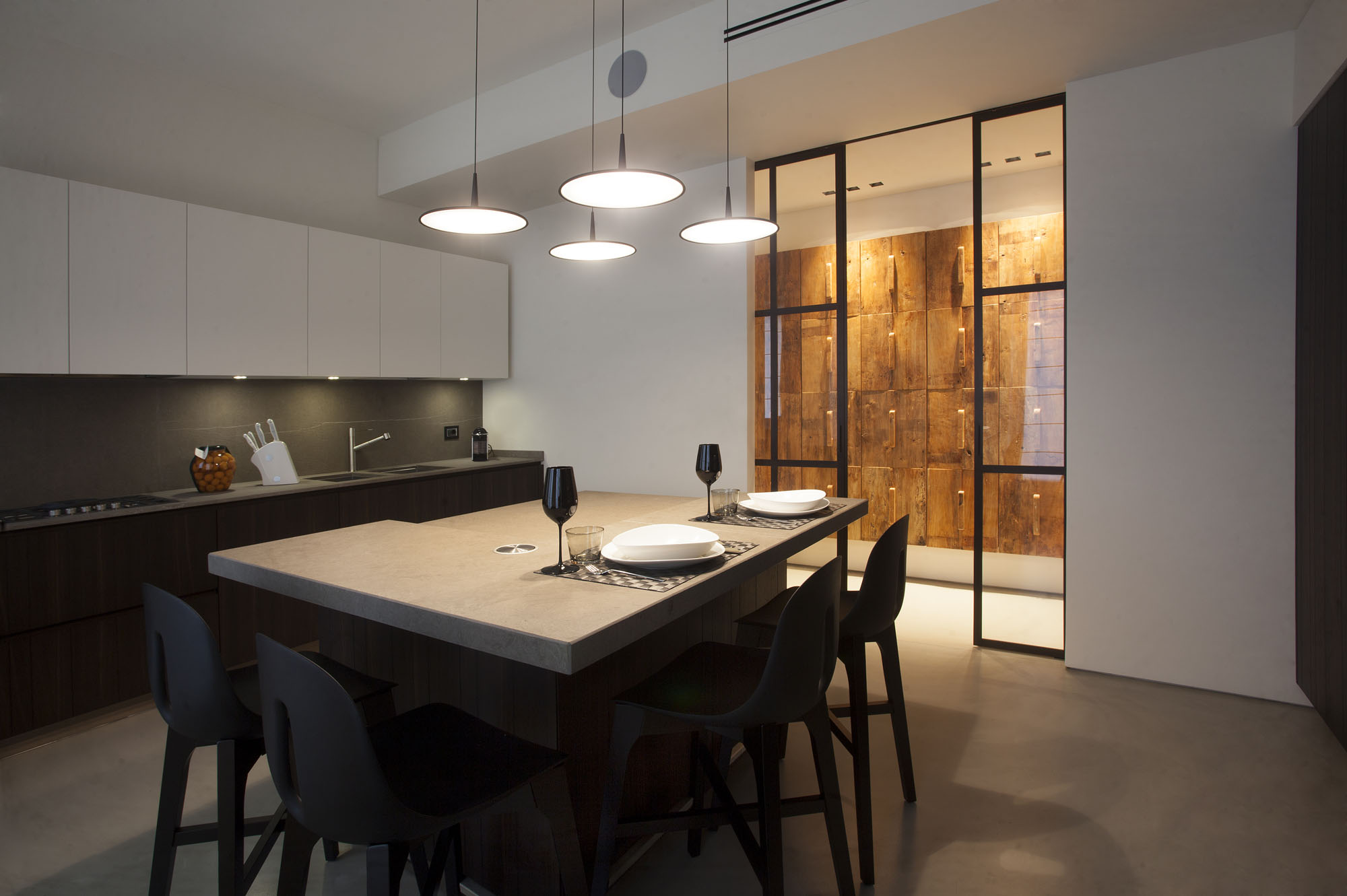 A Stylish Minimalist House with Cozy and Vintage Interiors in Turin, Italy by Fabio Fantolino (37)