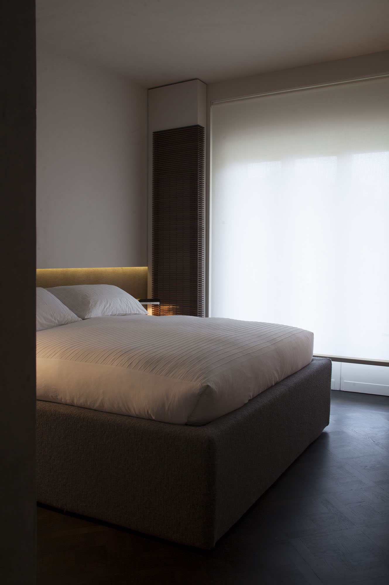 A Stylish Minimalist House with Cozy and Vintage Interiors in Turin, Italy by Fabio Fantolino (40)