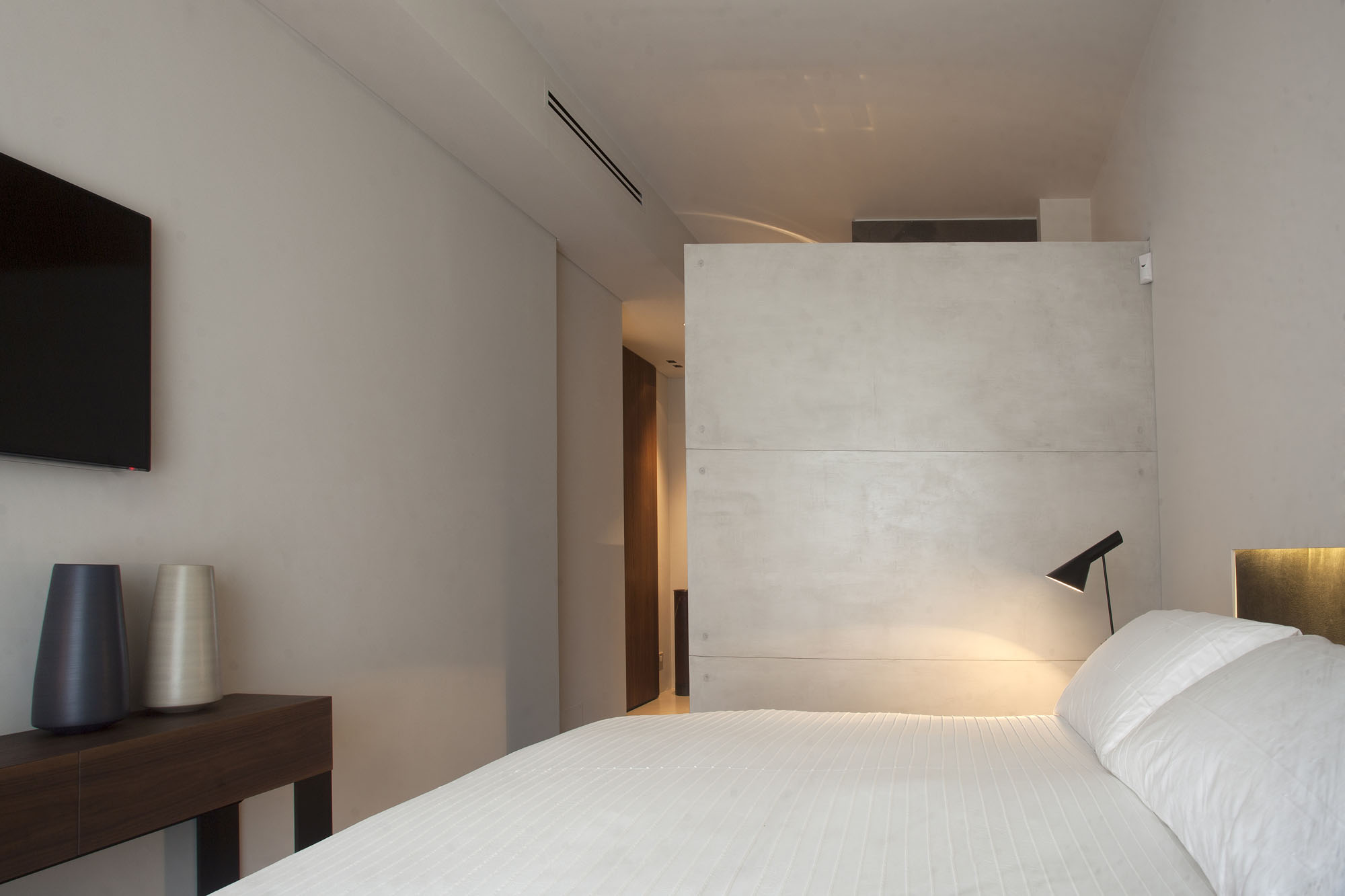 A Stylish Minimalist House with Cozy and Vintage Interiors in Turin, Italy by Fabio Fantolino (41)
