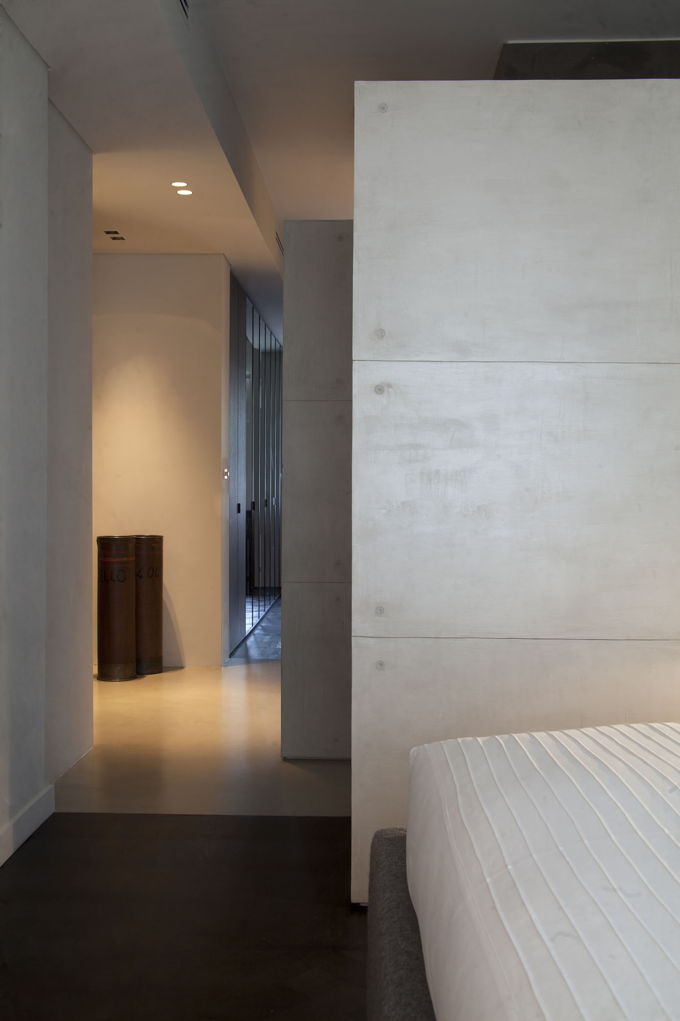 A Stylish Minimalist House with Cozy and Vintage Interiors in Turin, Italy by Fabio Fantolino (42)