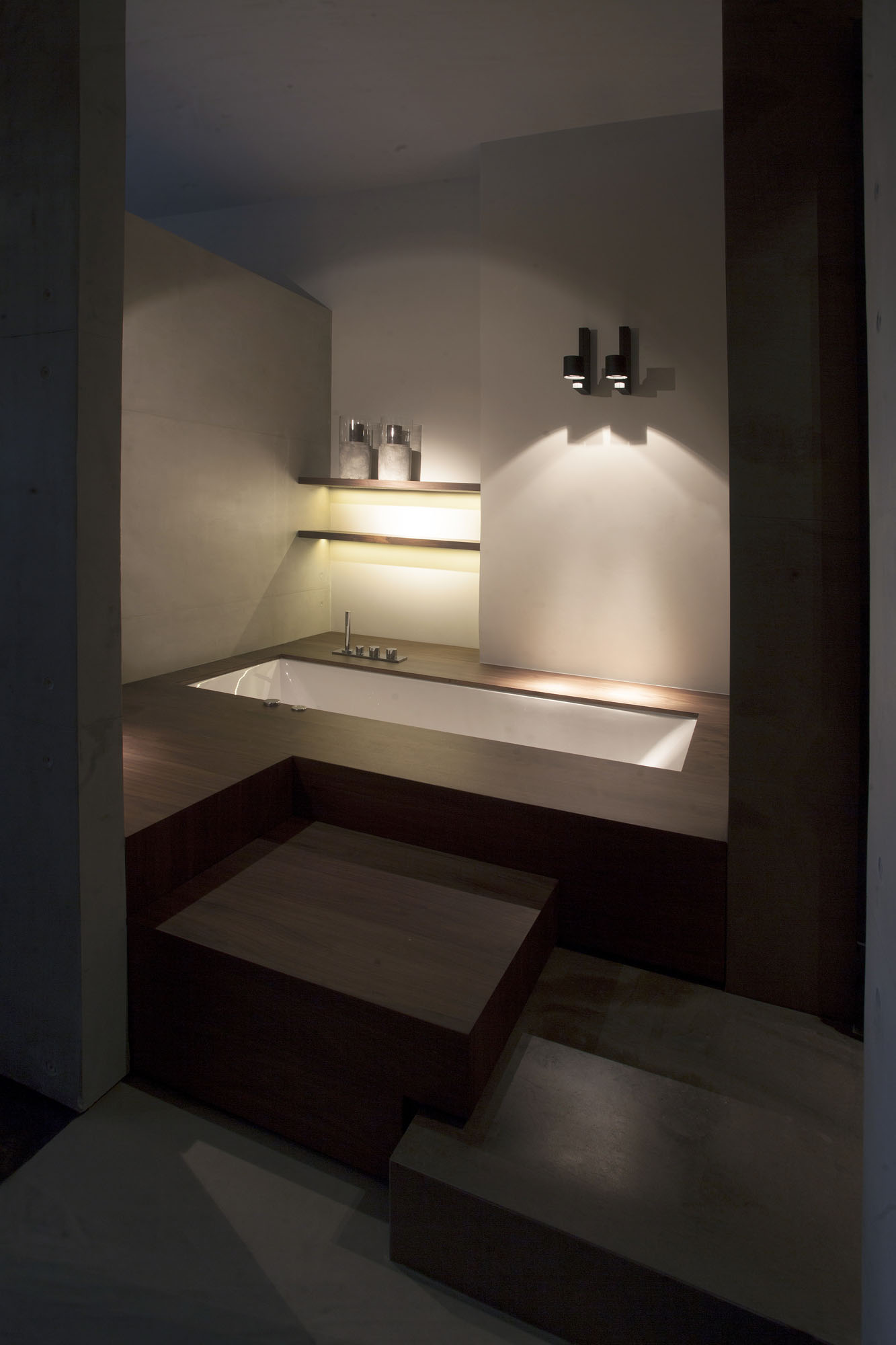 A Stylish Minimalist House with Cozy and Vintage Interiors in Turin, Italy by Fabio Fantolino (45)