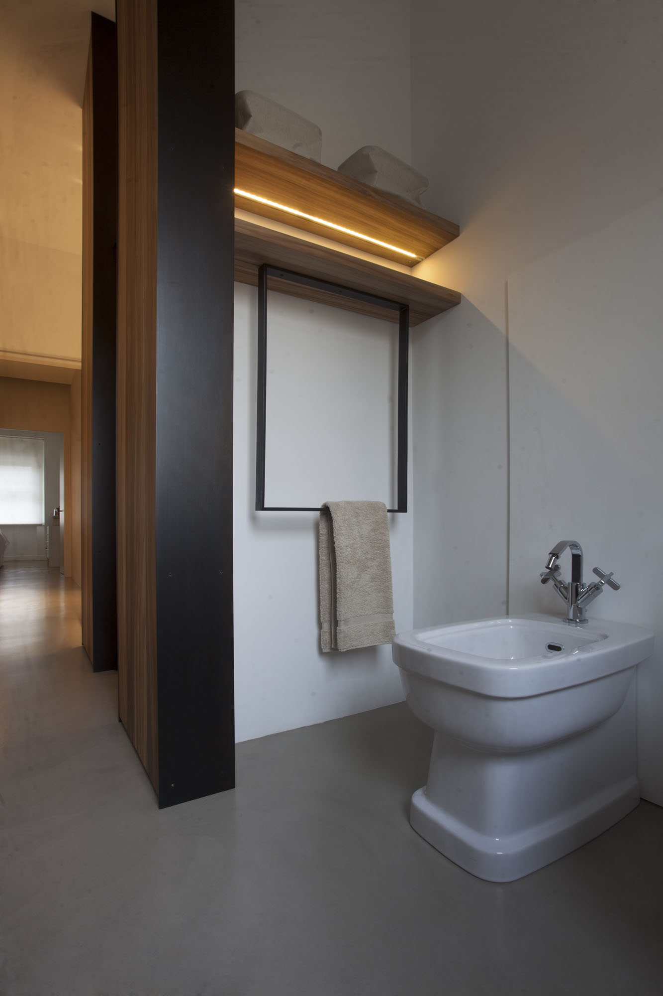 A Stylish Minimalist House with Cozy and Vintage Interiors in Turin, Italy by Fabio Fantolino (53)