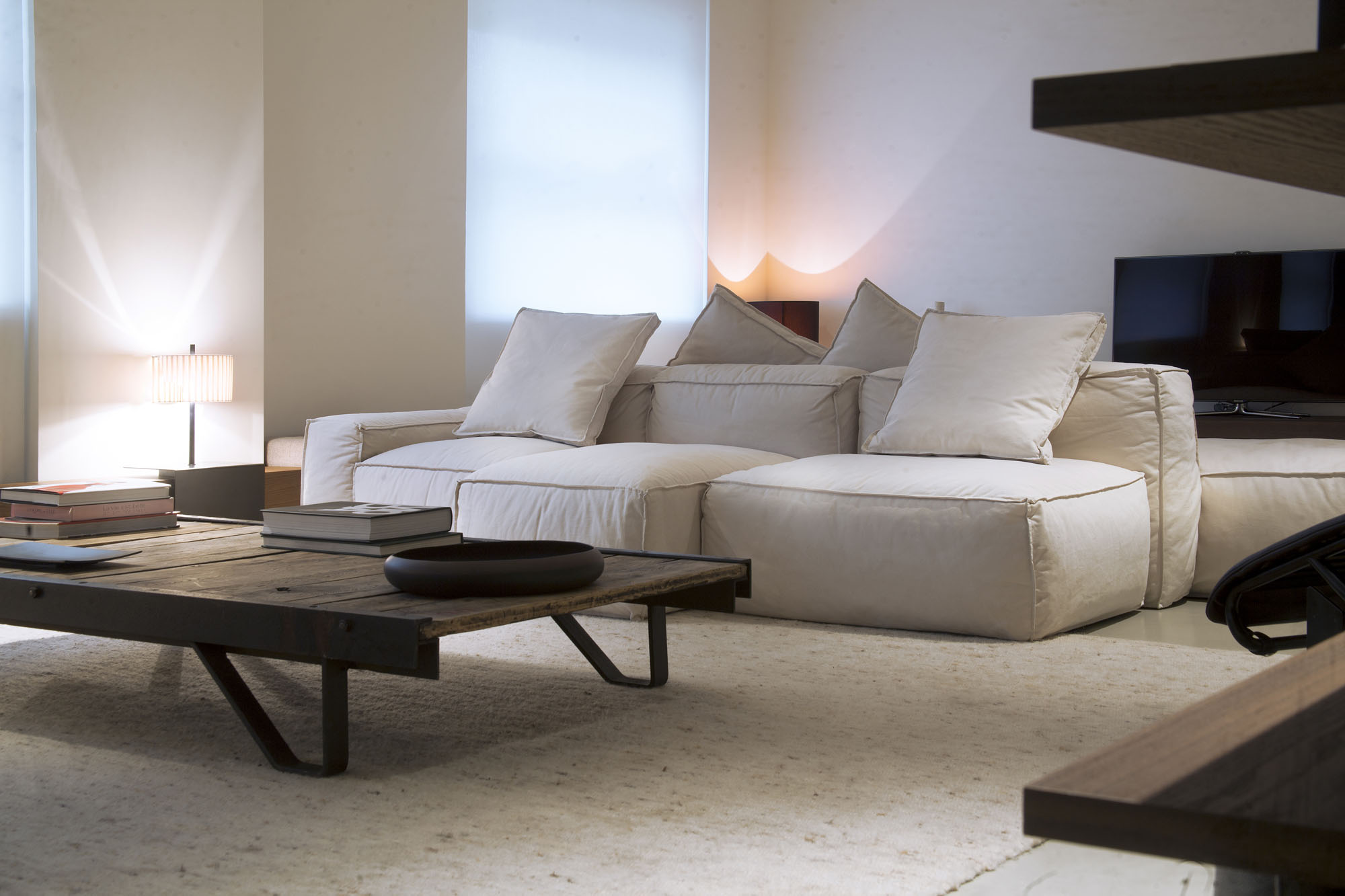 A Stylish Minimalist House with Cozy and Vintage Interiors in Turin, Italy by Fabio Fantolino (9)