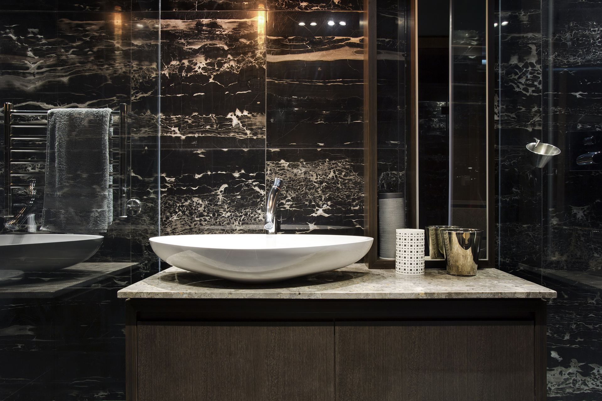 A Stylish Modern Duplex Apartment with Trendy and Luxurious Interiors in Cape Town by SAOTA (16)