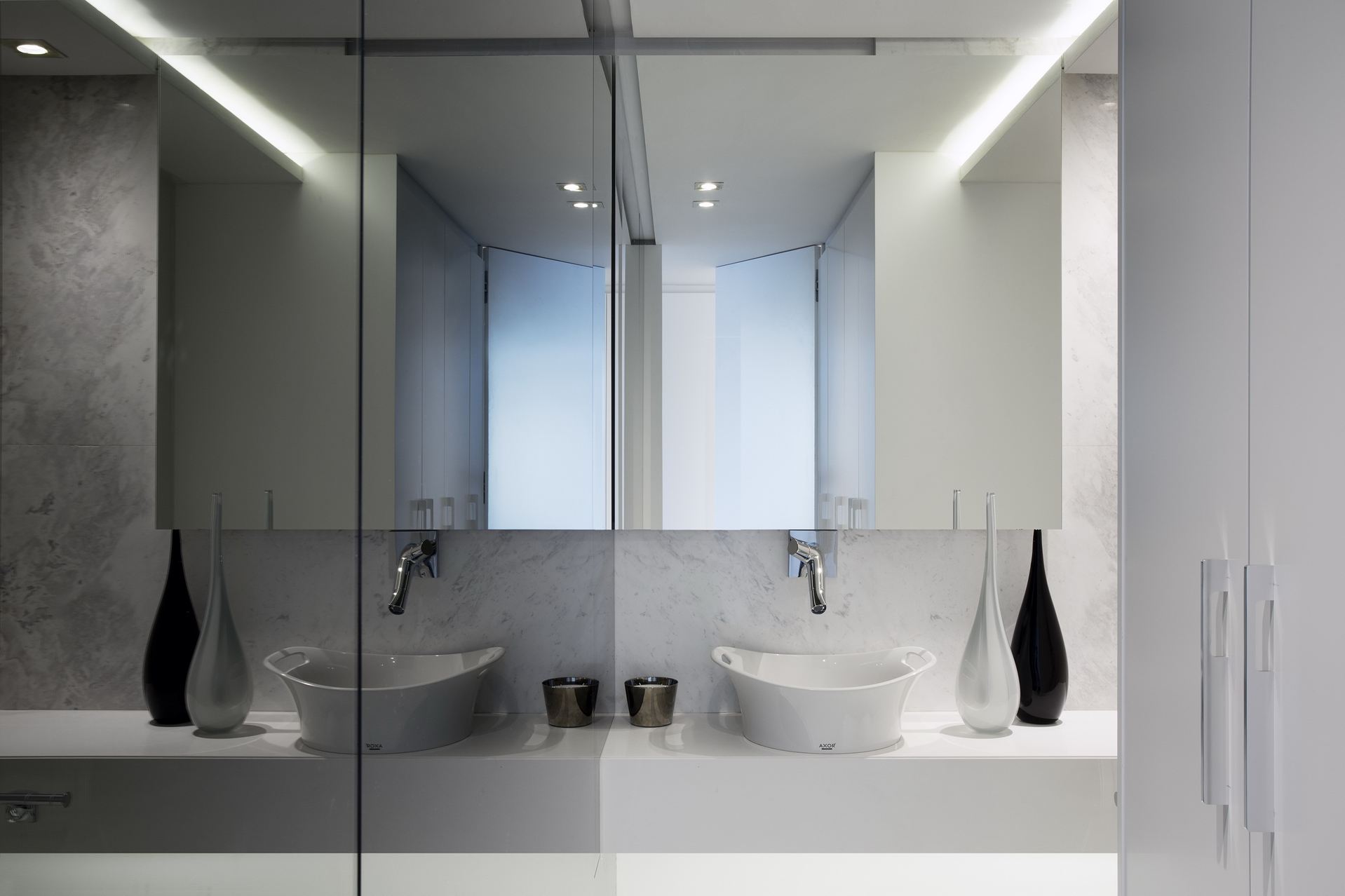 A Stylish Modern Duplex Apartment with Trendy and Luxurious Interiors in Cape Town by SAOTA (18)