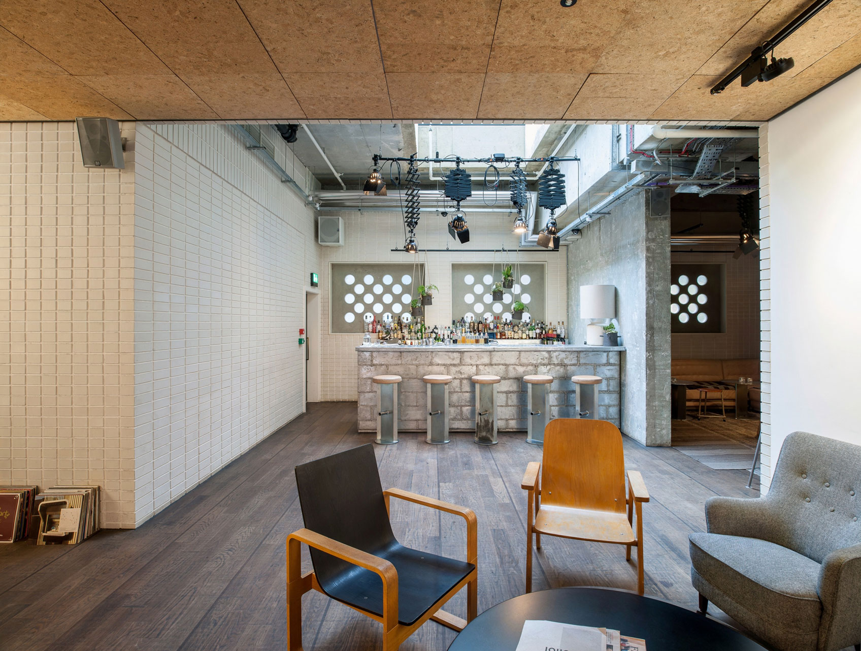A Stylish Modern Hotel with New Facade and Dark Engineering Brick in Shoreditch by Universal Design Studio (17)