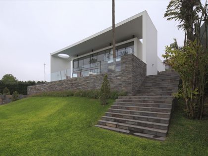 A Stylish Modern House Surrounded by Plants and Nature on the Hill in Lima by Jose Orrego (2)