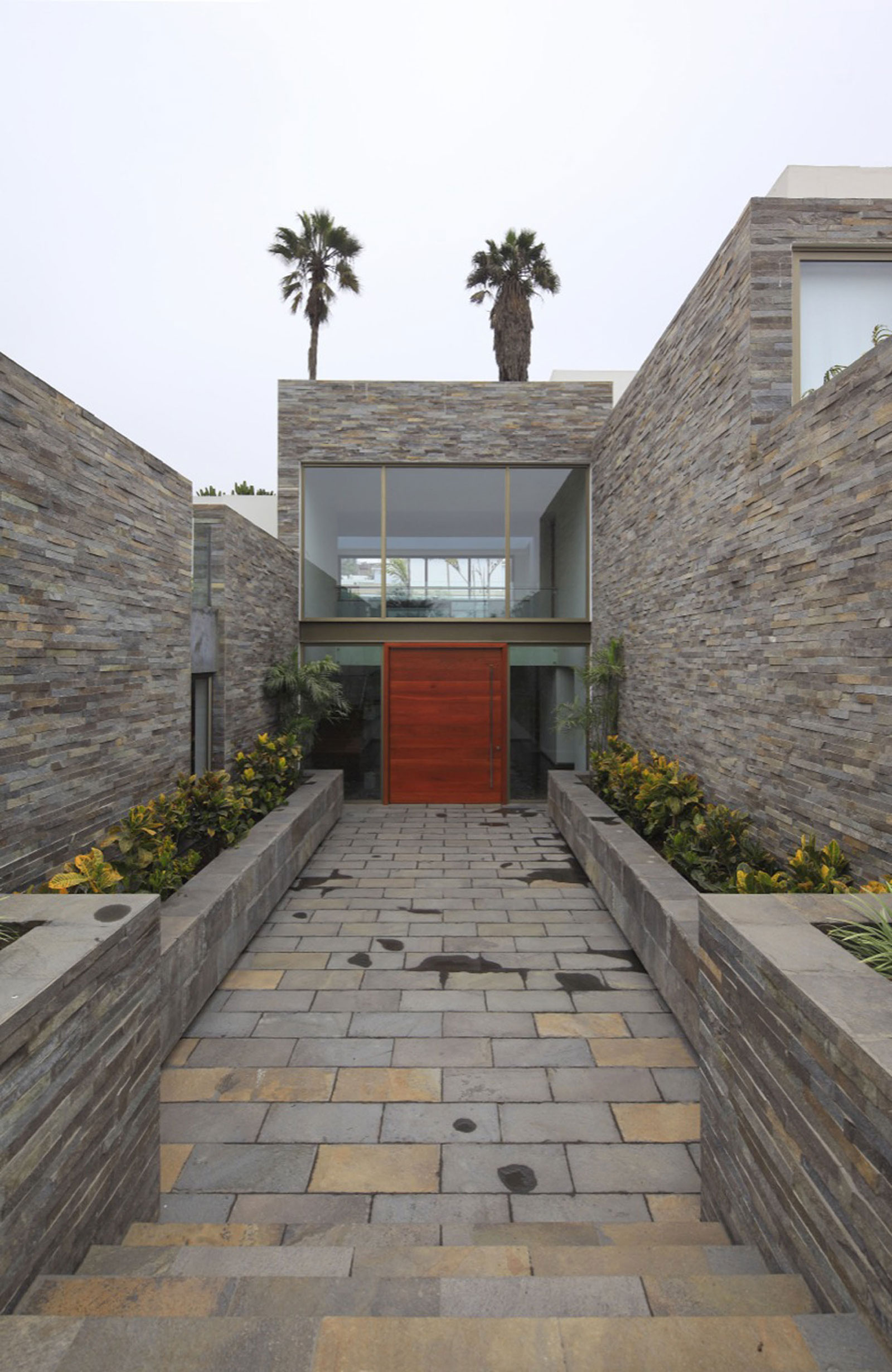 A Stylish Modern House Surrounded by Plants and Nature on the Hill in Lima by Jose Orrego (5)